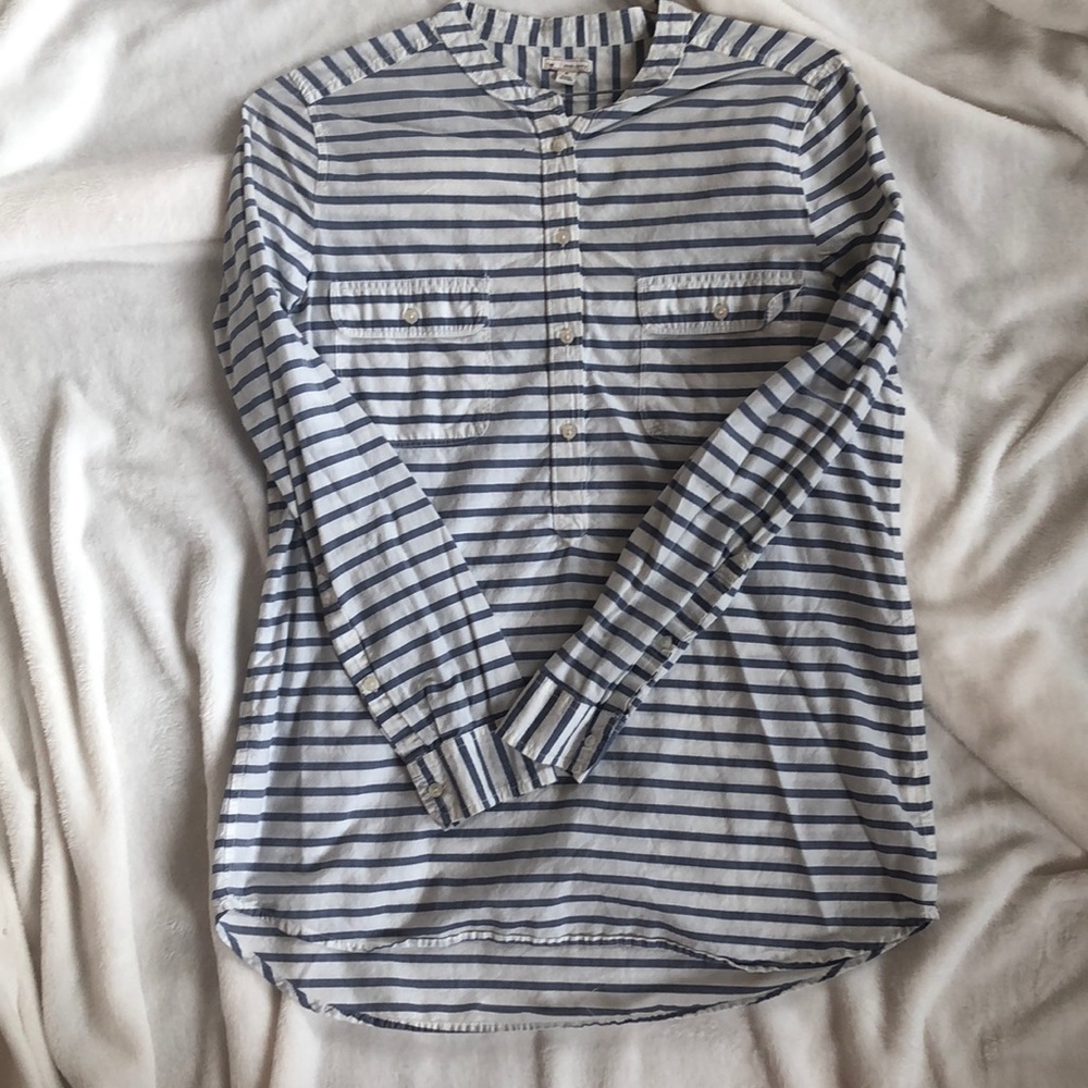 Nearly new Gap 1/4 button tunic